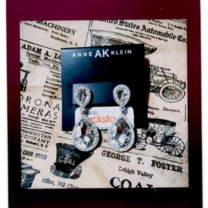 👋 3 x $15👋 Anne Klein rhinestone earrings